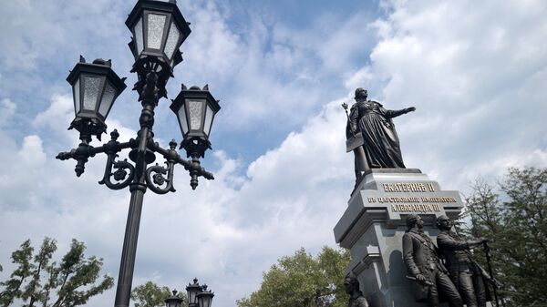 Памятник Екатерине II в Симферополе Памятник Екатерине II в Симферополе