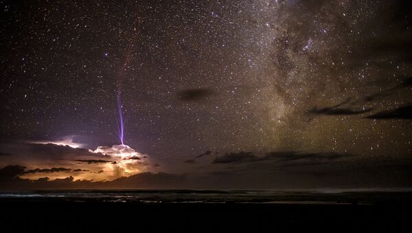 Финалист конкурса Фотограф погодных явлений-2016. Ben Cherry - Sprite Lightning Финалист конкурса Фотограф погодных явлений-2016. Ben Cherry - Sprite Lightning