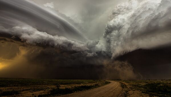 Финалист конкурса Фотограф погодных явлений-2016. Camelia Czuchnicki - Clash of the Storms Финалист конкурса Фотограф погодных явлений-2016. Camelia Czuchnicki - Clash of the Storms