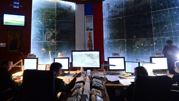 Военнослужащие на командном пункте во время несения боевого дежурства. Архивное фото Военнослужащие на командном пункте во время несения боевого дежурства. Архивное фото
