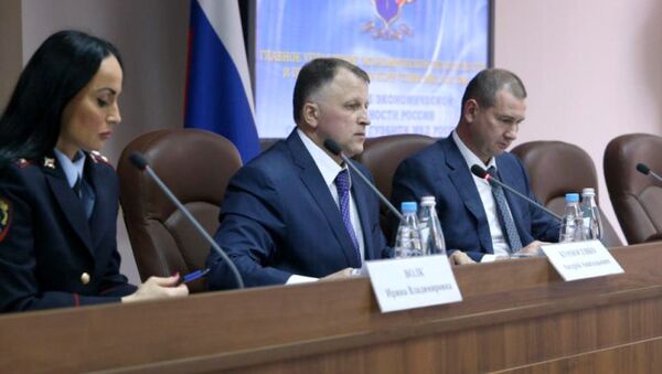 Начальник антикоррупционного главка (ГУЭБиПК) МВД РФ генерал Андрей Курносенко (в центре). Архивное фото Начальник антикоррупционного главка (ГУЭБиПК) МВД РФ генерал Андрей Курносенко (в центре). Архивное фото