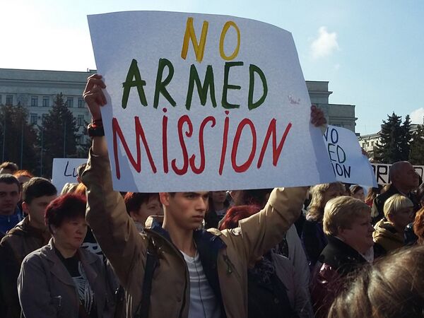 Митинг против введения вооруженной миссии ОБСЕ в Луганске Митинг против введения вооруженной миссии ОБСЕ в Луганске