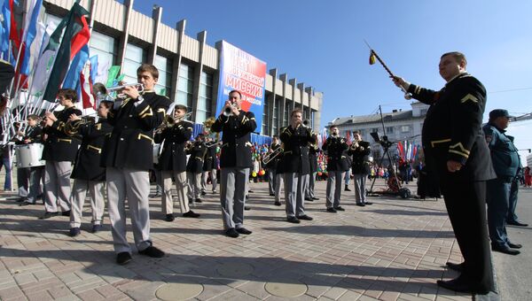 Духовой оркестр на митинге в Луганске против иностранной вооруженной миссии на Донбассе Духовой оркестр на митинге в Луганске против иностранной вооруженной миссии на Донбассе