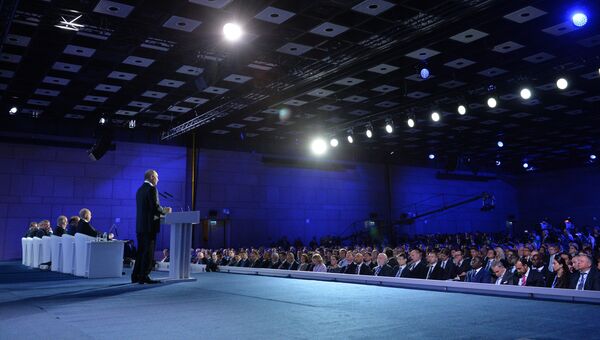 Президент РФ Владимир Путин выступает на инвестиционном форуме ВТБ Капитал Россия зовет! Президент РФ Владимир Путин выступает на инвестиционном форуме ВТБ Капитал Россия зовет!