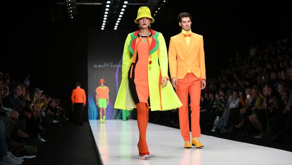 Показ коллекции одежды SLAVA ZAITSEV в рамках Mercedes-Benz Fashion Week в Москве. Архивное фото Показ коллекции одежды SLAVA ZAITSEV в рамках Mercedes-Benz Fashion Week в Москве. Архивное фото