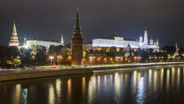 Московский Кремль и Москва река. Архивное фото Московский Кремль и Москва река. Архивное фото