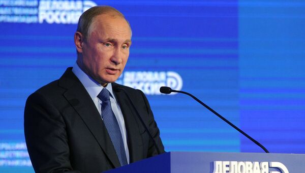 Президент РФ Владимир Путин выступает на съезде общероссийской общественной организации Деловая Россия. 18 октября 2016 Президент РФ Владимир Путин выступает на съезде общероссийской общественной организации Деловая Россия. 18 октября 2016