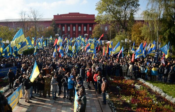Сторонники патриотических организаций во время мероприятий, посвященных годовщине образования Украинской повстанческой армии Сторонники патриотических организаций во время мероприятий, посвященных годовщине образования Украинской повстанческой армии