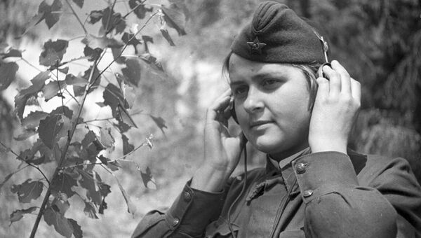 Радистка младший сержант Анна Соврикова. 1942 год Радистка младший сержант Анна Соврикова. 1942 год