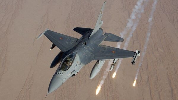 Истребитель F-16 ВВС Бельгии, НАТО. Архивное фото Истребитель F-16 ВВС Бельгии, НАТО. Архивное фото