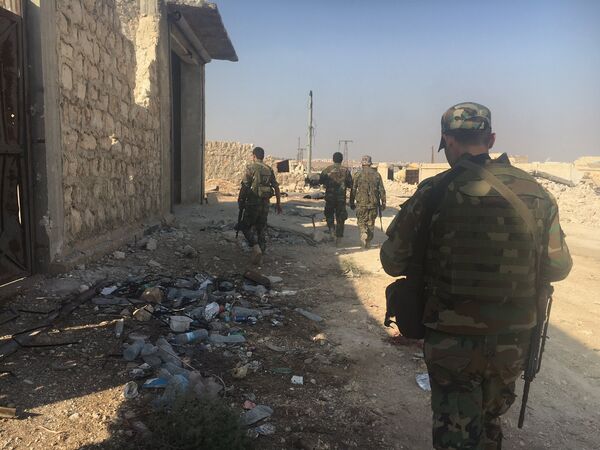 Бойцы сирийской армии готовятся к началу наступления на юге Алеппо Бойцы сирийской армии готовятся к началу наступления на юге Алеппо