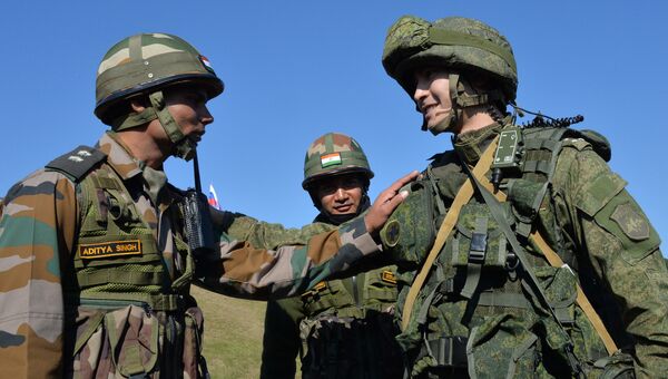 Российский и индийские военнослужащие. Архивное фото Российский и индийские военнослужащие. Архивное фото