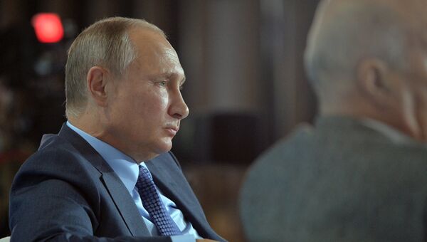 Президент РФ Владимир Путин на пленарном заседании регионального Форума действий Общероссийского народного фронта в Ялте. 26 октября 2016 Президент РФ Владимир Путин на пленарном заседании регионального Форума действий Общероссийского народного фронта в Ялте. 26 октября 2016