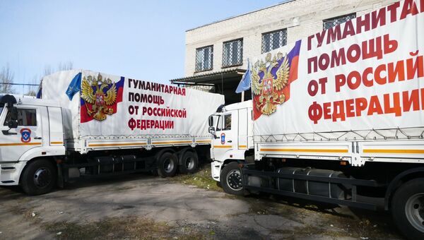Автомобили конвоя МЧС России с гуманитарным грузом для жителей Донбасса в Донецке. Архивное фото Автомобили конвоя МЧС России с гуманитарным грузом для жителей Донбасса в Донецке. Архивное фото
