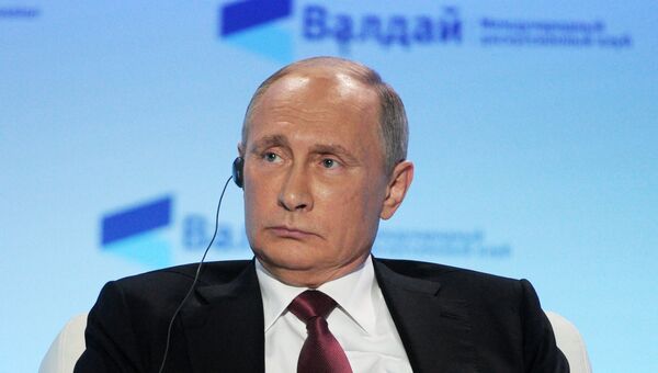 Президент РФ Владимир Путин во время заседания Международного дискуссионного клуба Валдай в Сочи. 27 октября 2016 Президент РФ Владимир Путин во время заседания Международного дискуссионного клуба Валдай в Сочи. 27 октября 2016