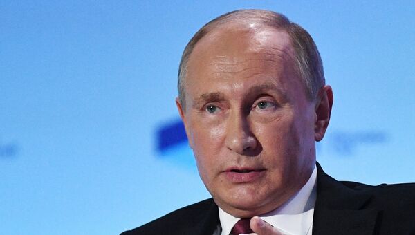 Президент РФ Владимир Путин во время заседания Международного дискуссионного клуба Валдай в Сочи. 27 октября 2016 Президент РФ Владимир Путин во время заседания Международного дискуссионного клуба Валдай в Сочи. 27 октября 2016