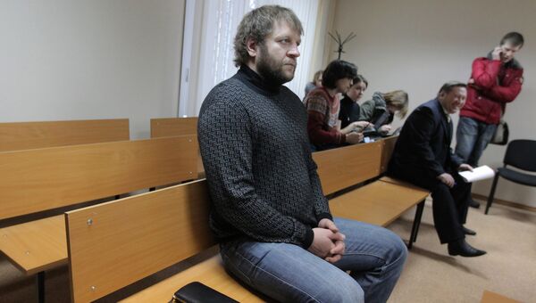 Боец смешанных единоборств Александр Емельяненко в зале заседаний Даниловского суда Москвы. Архивное фото Боец смешанных единоборств Александр Емельяненко в зале заседаний Даниловского суда Москвы. Архивное фото