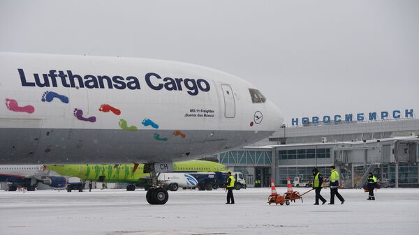 Самолет Lufthansa Cargo в Толмачёво