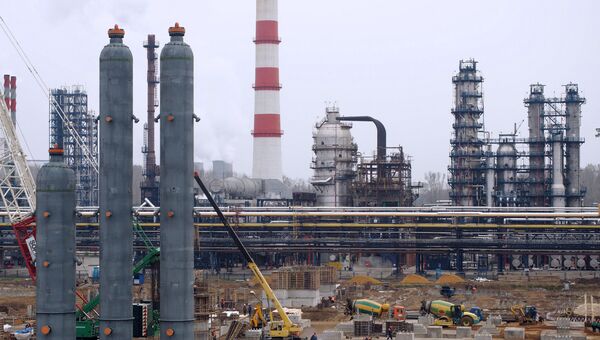 Московский нефтеперерабатывающий завод. Архивное фото Московский нефтеперерабатывающий завод. Архивное фото