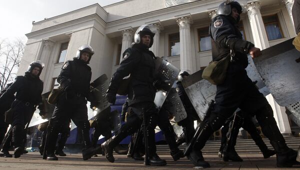 Спецназ украинской полиции у здания Верховной рады в Киеве Спецназ украинской полиции у здания Верховной рады в Киеве