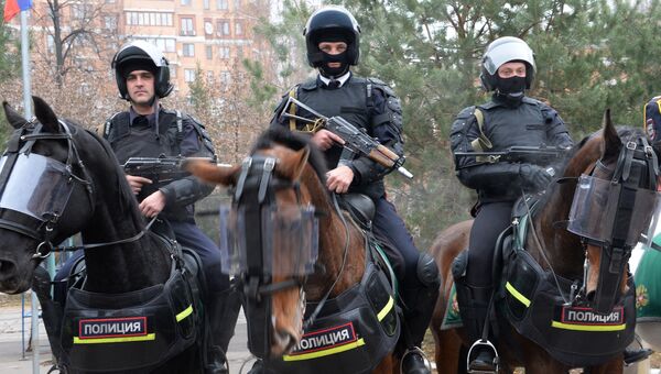 Сотрудники правоохранительных органов в Москве. Архивное фото Сотрудники правоохранительных органов в Москве. Архивное фото