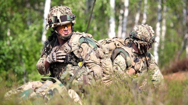 Британские военные во время учений в Латвии Британские военные во время учений в Латвии