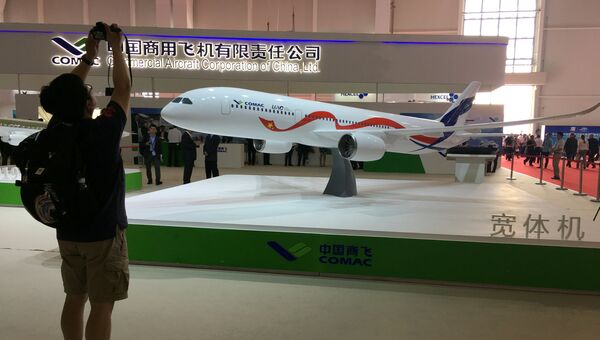 Посетитель 11-го Международный авиасалон Airshow China 2016 в Чжухае Посетитель 11-го Международный авиасалон Airshow China 2016 в Чжухае