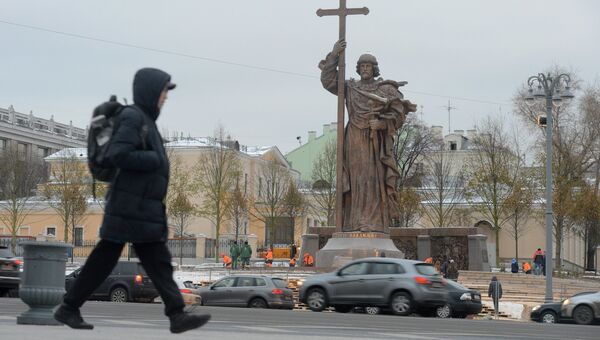 Памятник святому равноапостольному князю Владимиру на Боровицкой площади в Москве Памятник святому равноапостольному князю Владимиру на Боровицкой площади в Москве