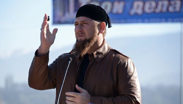 Глава Чеченской Республики Рамзан Кадыров выступает на открытии моста через реку Аргун Глава Чеченской Республики Рамзан Кадыров выступает на открытии моста через реку Аргун