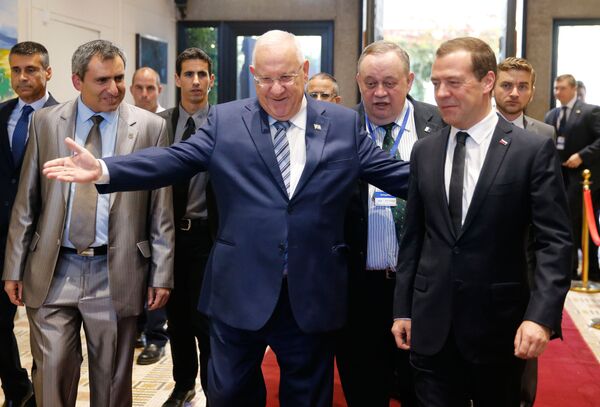 Председатель правительства РФ Дмитрий Медведев и президент Израиля Реувен Ривлин во время встречи. 10 ноября 2016 Председатель правительства РФ Дмитрий Медведев и президент Израиля Реувен Ривлин во время встречи. 10 ноября 2016