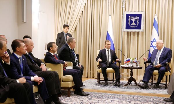 Председатель правительства РФ Дмитрий Медведев и президент Израиля Реувен Ривлин во время встречи. 10 ноября 2016 Председатель правительства РФ Дмитрий Медведев и президент Израиля Реувен Ривлин во время встречи. 10 ноября 2016