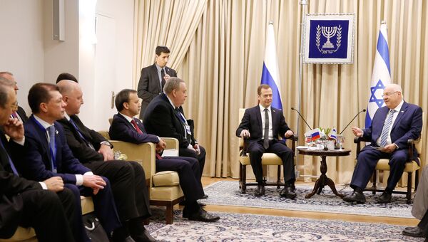 Председатель правительства РФ Дмитрий Медведев и президент Израиля Реувен Ривлин во время встречи. 10 ноября 2016 Председатель правительства РФ Дмитрий Медведев и президент Израиля Реувен Ривлин во время встречи. 10 ноября 2016