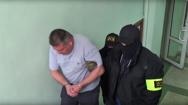 Сотрудники ФСБ задержали в Севастополе украинских диверсантов Сотрудники ФСБ задержали в Севастополе украинских диверсантов