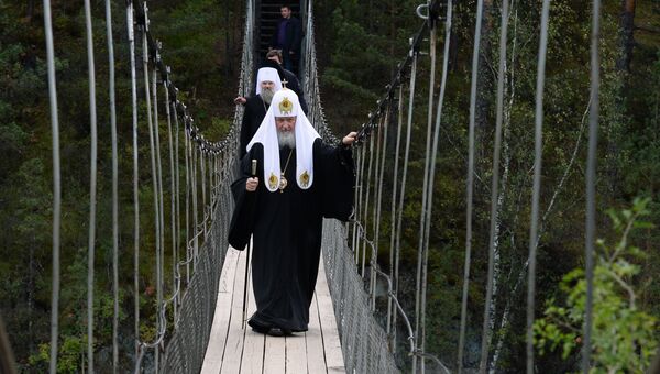 Патриарх Московский и всея Руси Кирилл на территории архиерейского подворья Святителя Макария, митрополита Московского, Алтайского на острове Патмос Патриарх Московский и всея Руси Кирилл на территории архиерейского подворья Святителя Макария, митрополита Московского, Алтайского на острове Патмос