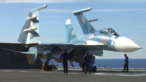 Истребитель Су-33 на палубе тяжёлого авианесущего крейсера Адмирал Флота Советского Союза Кузнецов у берегов Сирии в Средиземном море Истребитель Су-33 на палубе тяжёлого авианесущего крейсера Адмирал Флота Советского Союза Кузнецов у берегов Сирии в Средиземном море
