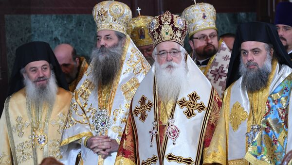 Предстоятели и представители поместных православных церквей, архиереи и духовенство Русской православной церкви во время Божественной литургии в храме Христа Спасителя в день своего 70-летия. Предстоятели и представители поместных православных церквей, архиереи и духовенство Русской православной церкви во время Божественной литургии в храме Христа Спасителя в день своего 70-летия.