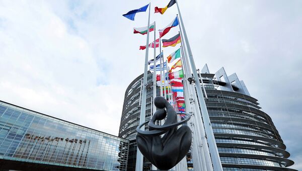 Здание Европейского парламента в Страсбурге, Франция. Архивное фото Здание Европейского парламента в Страсбурге, Франция. Архивное фото