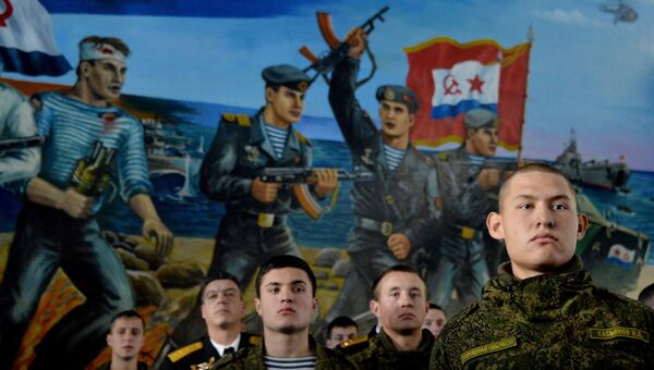 Военнослужащие вооружённых сил РФ во время торжественного собрания на праздновании Дня морской пехоты России в 155-й отдельной бригаде морской пехоты Тихоокеанского флота во Владивостоке Военнослужащие вооружённых сил РФ во время торжественного собрания на праздновании Дня морской пехоты России в 155-й отдельной бригаде морской пехоты Тихоокеанского флота во Владивостоке