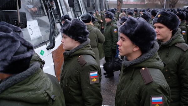 Призывники в сборном пункте военного комиссариата. Архивное фото Призывники в сборном пункте военного комиссариата. Архивное фото