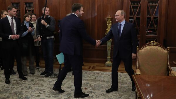 Президент РФ Владимир Путин и заместитель министра финанасов Максим Орешкин во время встречи в Кремле. 30 ноября 2016 Президент РФ Владимир Путин и заместитель министра финанасов Максим Орешкин во время встречи в Кремле. 30 ноября 2016