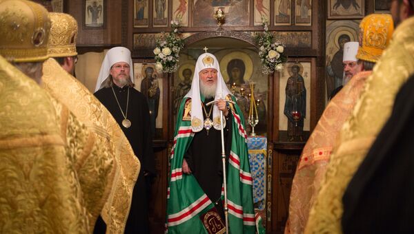 Патриарх Московский и всея Руси Кирилл во время утрени всенощного бдения в парижском храме Трех святителей, проходящей в рамках его визита во Францию Патриарх Московский и всея Руси Кирилл во время утрени всенощного бдения в парижском храме Трех святителей, проходящей в рамках его визита во Францию