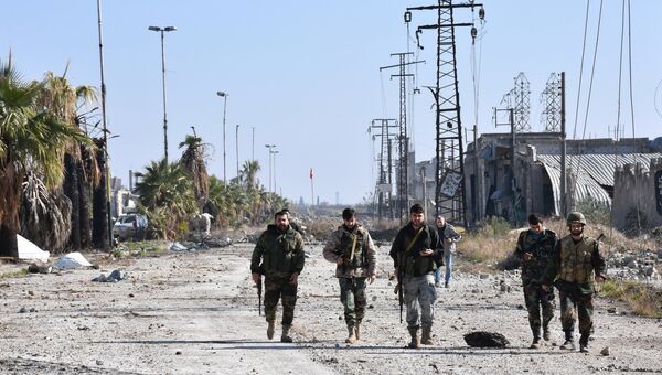 Военные сирийской армии в одном из восточных районов Алеппо. 4 декабря 2016 Военные сирийской армии в одном из восточных районов Алеппо. 4 декабря 2016