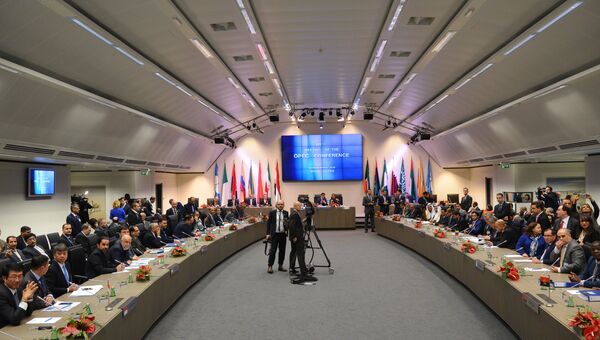 Официальная встреча Организации стран-экспортеров нефти (ОПЕК). Архивное фото Официальная встреча Организации стран-экспортеров нефти (ОПЕК). Архивное фото