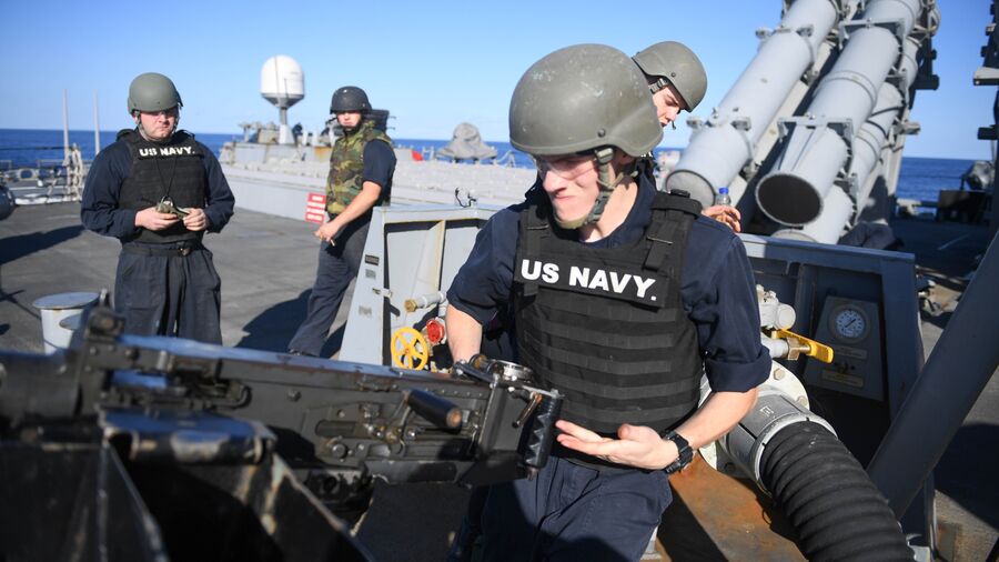 Военнослужащие на ракетном эсминце Porter (DDG 78) 6-го флота США в Средиземном море Военнослужащие на ракетном эсминце Porter (DDG 78) 6-го флота США в Средиземном море