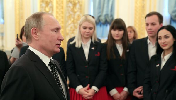 Президент РФ Владимир Путин во время встречи в Кремле с членами национальной сборной WorldSkills-Russia. 9 декабря 2016 Президент РФ Владимир Путин во время встречи в Кремле с членами национальной сборной WorldSkills-Russia. 9 декабря 2016