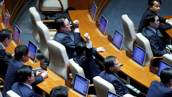 Голосование в парламенте Южной Кореи по вопросу импичмента президенту Пак Кын Хе Голосование в парламенте Южной Кореи по вопросу импичмента президенту Пак Кын Хе