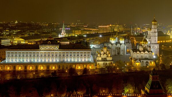 Соборная площадь Московского Кремля. Архивное фото Соборная площадь Московского Кремля. Архивное фото