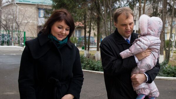 Глава Приднестровья Евгений Шевчук с семьей в день выборов президента Приднестровья Глава Приднестровья Евгений Шевчук с семьей в день выборов президента Приднестровья