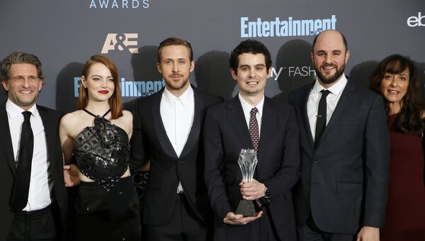 Команда фильма Ла-ла-ленд (La La Land) на церемонии вручения награды ассоциации кинокритиков США и Канады Critics Choice Команда фильма Ла-ла-ленд (La La Land) на церемонии вручения награды ассоциации кинокритиков США и Канады Critics Choice