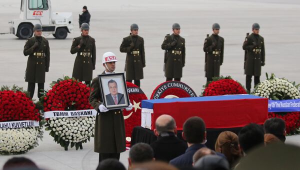 Церемония прощания с российским послом Андреем Карловым в аэропорту Анкары Церемония прощания с российским послом Андреем Карловым в аэропорту Анкары